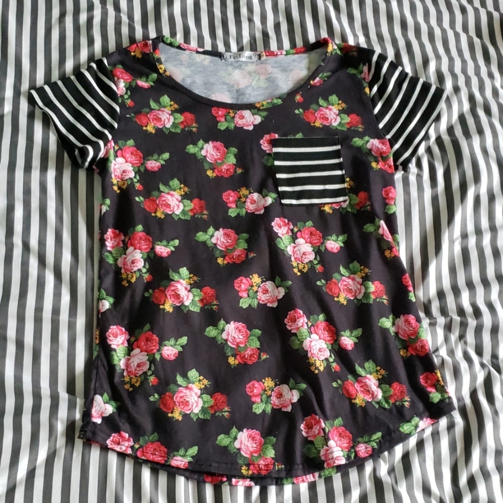Mixed Pattern t-shirt size Small